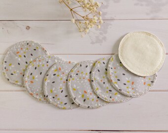 Washable and reusable make-up remover pads in 100% GOTS certified organic cotton. Gray print with leaves