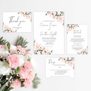 Puede incluir: Conjunto de invitaciones de boda con dise&ntilde;os florales. La invitaci&oacute;n presenta un dise&ntilde;o floral rosa y verde con el texto "Carmen Larson y Jonathan English". La tarjeta RSVP tiene el texto "RSVP Responda amablemente antes del 20 de junio". La tarjeta de detalles tiene el texto "Detalles &iexcl;Ven por el amor, qu&eacute;date para la fiesta!"