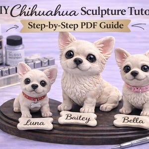 Op de afbeelding: Een doe-het-zelf Chihuahua sculptuur tutorial met een stapsgewijze PDF-gids. Drie crèmekleurige Chihuahua sculpturen zitten op een houten voet, elk met een naamlabel. De sculpturen hebben zwarte ogen en dragen halsbanden. Verf en gereedschap op de achtergrond.