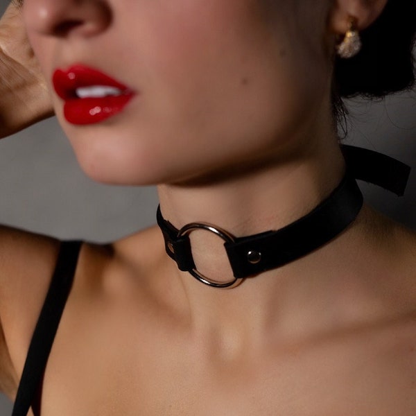 Leather classic thin choker collar "Lola", centre o'ring clip. CHOICE OF COLOURS. gift for girl