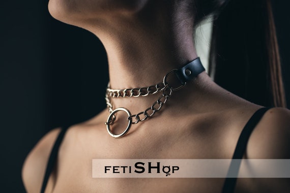 Leder-Metallkette Choker Halsband mit zwei Kette und O'Ring Anhänger für  Frauen - .de