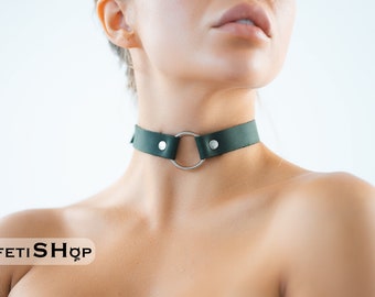 Emerald green choker / CHOICE of COLOURS/ golden or silver o ring thin day kitty collar / girls accessory necklace / simple classic basic