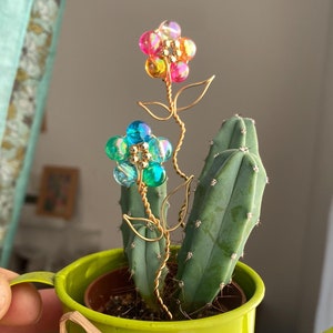Bubbly Beaded Flower Plant Stake. House Plant Decor. Wire Plant Stake. Plant Pot Decorations. Cute Home Decor. Plant Lovers Gift