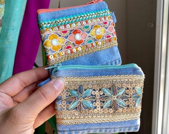 Boho Denim Geldbörse. Kleines Kartenetui. Schlüsselanhänger Münze Beutel. Beutel aus recyceltem Jeansstoff. Boho Accessoire. Kleines Täschchen. Geschenkidee für Sie.