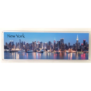 Panoramic Fridge Magnet of the New York skyline. Empire State Building and New Yorker.