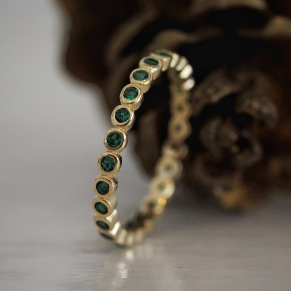 14K Gold Filled eternity Ring with Green  Zircons\Stacking Ring\Dainty Emerald Ring\Gold Ring with Green Stones\Vintage Style Ring.