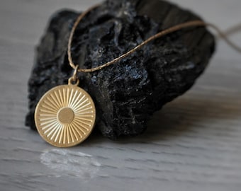 Dainty Sun Gold Filled Necklace, Delicate Coin Necklace, Layering Gold Necklace, Sun Pendant ,Vintage Coin Necklace .