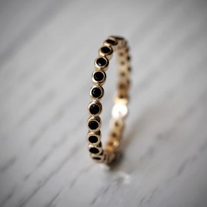 14K Gold Filled eternity Ring with Black Zircons\Stacking Ring\Dainty Black onyx Ring\Gold Ring with Black Stones\Retro Ring.