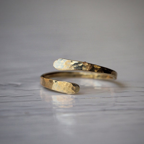 14k Gold gefüllter offener gehämmerter Ring\Zierlicher offener Ring \Bypass verstellbares offenes Band, Gold gefüllter Spiralring