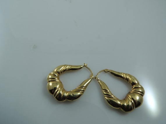 Pair 18K Yellow Gold Pierced Earrings Stamped 18K