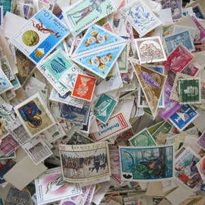 Regalo de sello / Regalo de cumpleaños / Mensaje personalizado / Sellos postales vintage aleatorios - 50 o 100 / Sellos postales mundiales / Regalo de pedido por correo