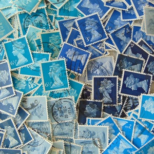 25 sellos Machin azules seleccionados al azar Queens Head / Lucky Dip / Lucky Bag / Grab Bag / Snail Mail / Scrapbooking / Journals / Art /