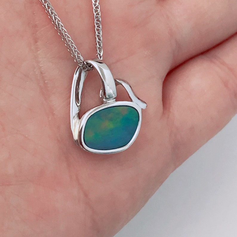 Natürliche schwarze Opal-Halskette aus Sterlingsilber, Oktober-Geburtsstein, natürlicher blauer Opal-Anhänger, australische schwarze Feueropal-Cabochon-Halskette Bild 7