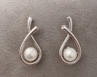 Knotted Design Cultured Freshwater Pearl Sterling Silver drop earrings, Genuine Pearl earrings, Pearl Earrings, June Birthstone