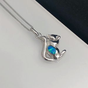 リスオパールペンダント、スターリングシルバー18カラットゴールドメッキペンダント、自然をテーマにしたペンダント、ブルーオパールリバーシブルネックレス、10月の誕生石