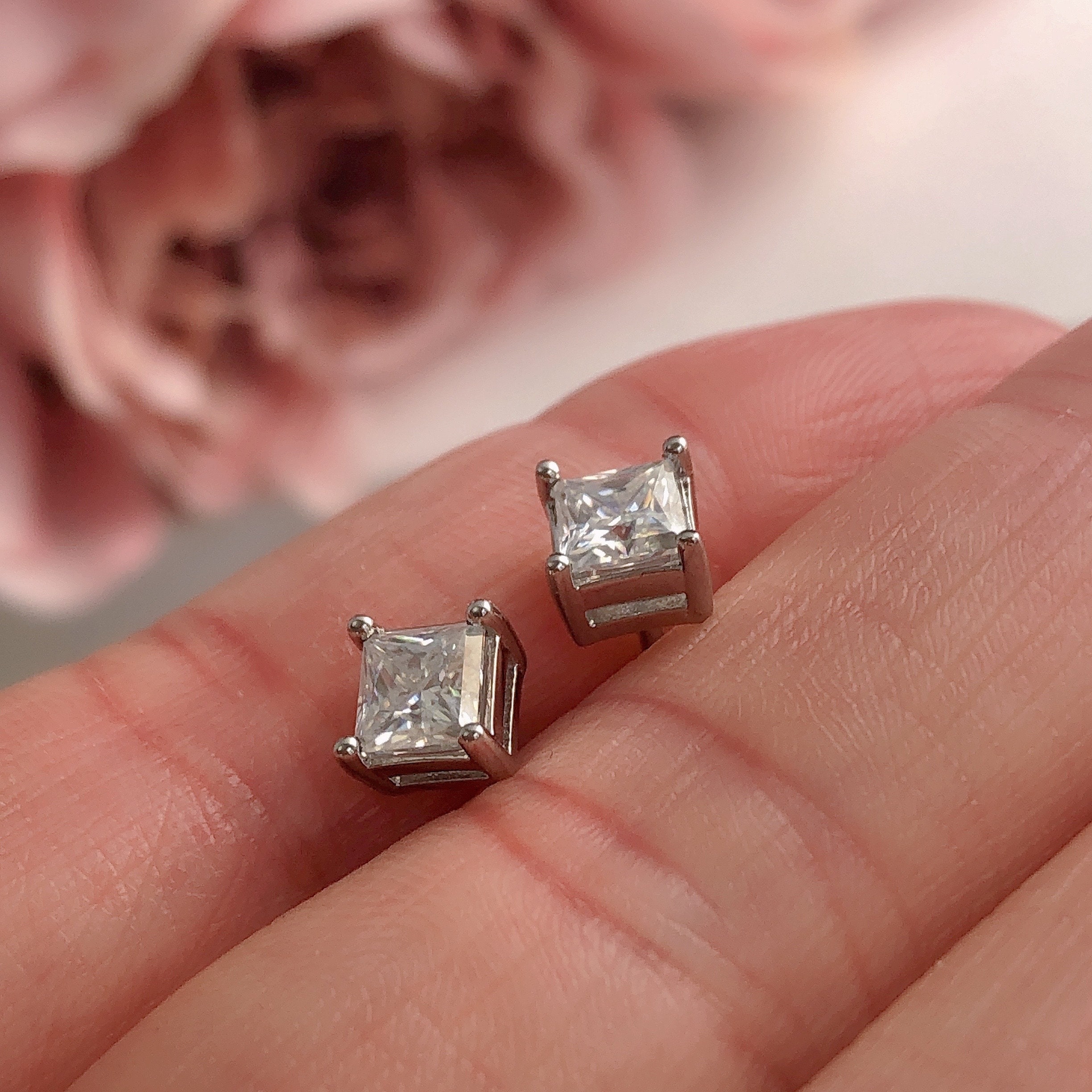 CHLOLE 0.5ct Square Studs Moissanite Diamond Earrings
