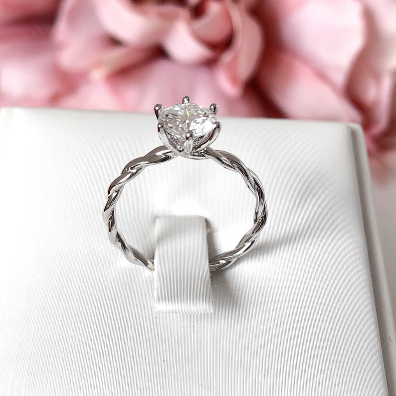 Engagement Ring LUNA 1ct Diamond Engagement Ring High Quality Certified Moissanite Diamond ring Gold Engagement Ring Heart Promise Ring