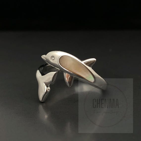 Sterling Silver Mother of Pearl Dolphin Ring Sterling Silver Mother of Pearl Dolphin Ring