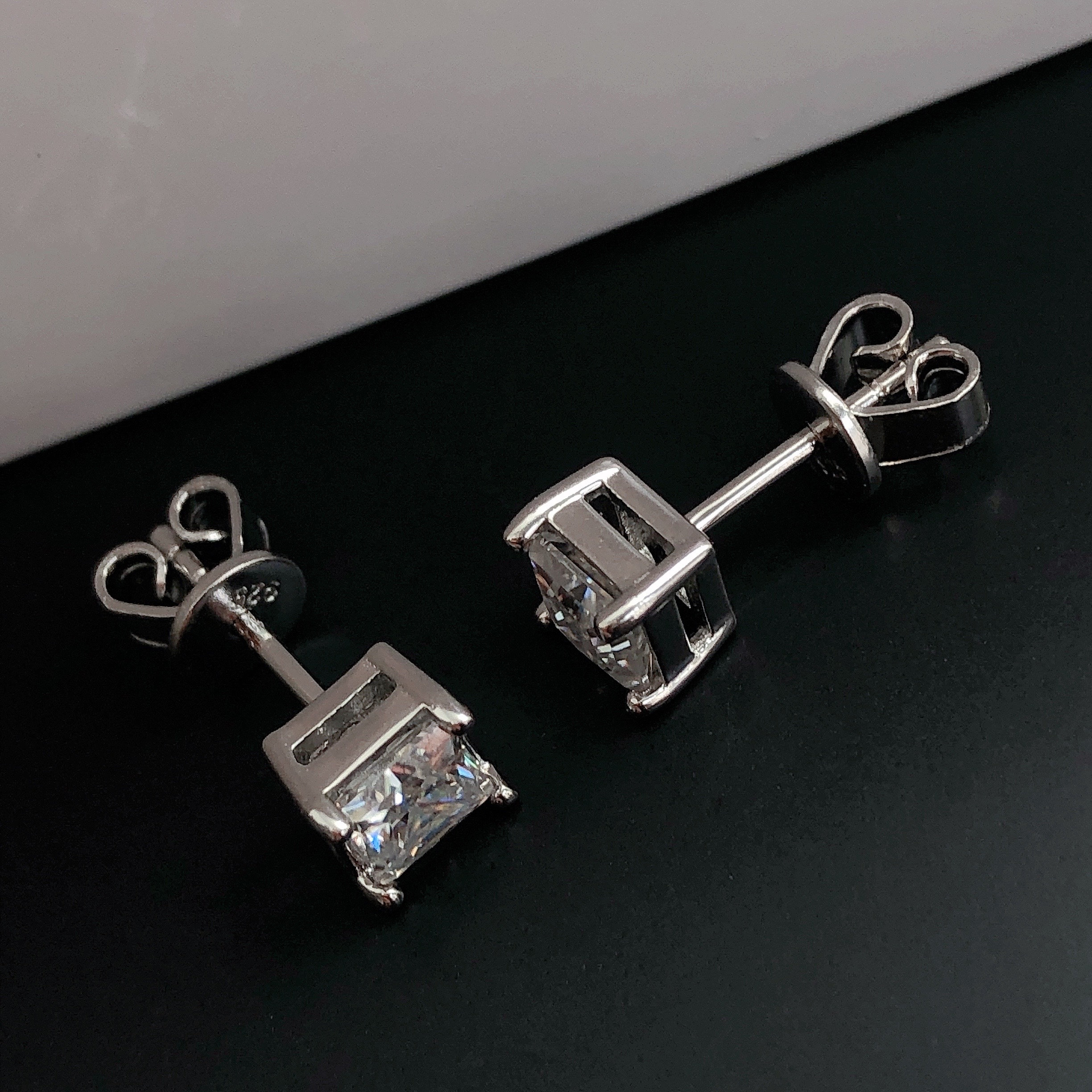 CHLOLE 0.5ct Square Studs Moissanite Diamond Earrings