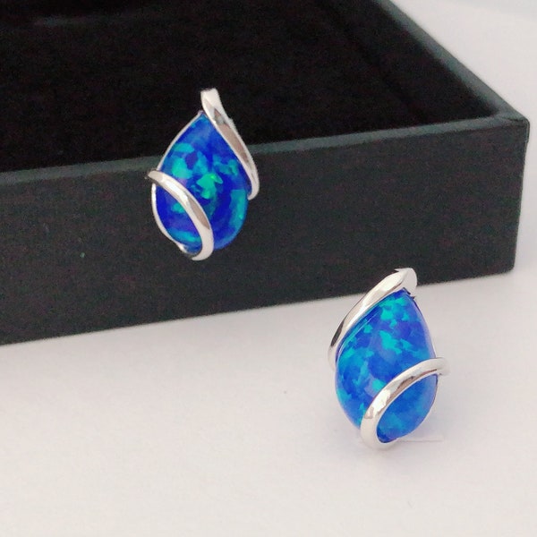 Pendientes de ópalo azul de plata esterlina de diseñador ARIA, pendientes de piedra de nacimiento de octubre, pendientes de piedras preciosas de plata, cabujón de ópalo, regalo de cumpleaños de ópalo