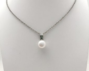 Collier émeraude vert chroma et perles d'eau douce, pendentif émeraude, pendentif en argent, pierre de naissance de mai, bijoux émeraude.