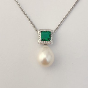 Square Emerald and Freshwater Pearl necklace, Emerald necklace, wedding necklace, May Birthstone, Emerald and pearl jewelry.