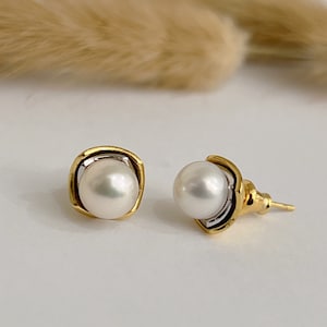 Cultured Freshwater pearl earrings Sterling Silver with 18k gold vermeil - Pearl Jewellery - Silver and Gold Earrings - Pearl studs