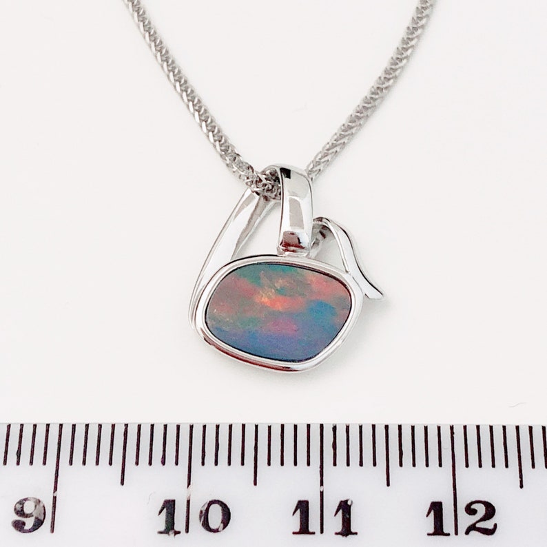 Natürliche schwarze Opal-Halskette aus Sterlingsilber, Oktober-Geburtsstein, natürlicher blauer Opal-Anhänger, australische schwarze Feueropal-Cabochon-Halskette Bild 9