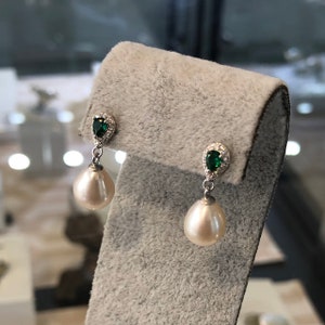 Green Emerald and Freshwater Pearl Earrings, Emerald Earrings, Silver Earrings, May Birthstone, Emerald jewelry.