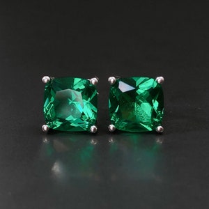 Smaragd Ohrstecker, Silber und Gold Smaragd Ohrringe, Smaragd Quadrat Kissen Ohrringe, Mai Birthstone, Edelstein Ohrringe, Weihnachtsgeschenk