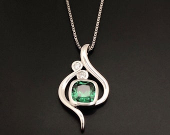 VITALITY Grüne Smaragd-Halskette – Halskette aus Sterlingsilber – Smaragd-Anhänger, Geburtsstein Mai, Geschenk zum 55. Hochzeitstag