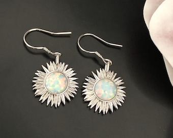 Brincos de opala de fogo com margaridas, brincos de prata esterlina, brincos de opala de fogo, presente de aniversário para meninas, brincos de girassol, presente de joia de opala branca