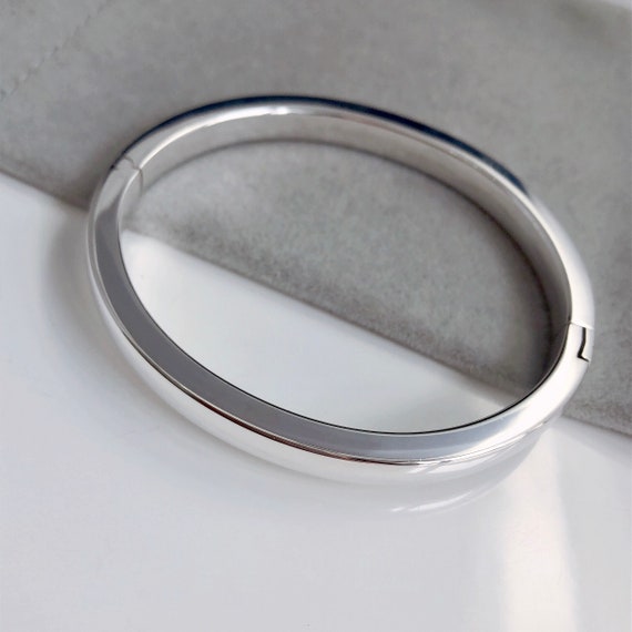 Sterling silver hinged bangle Sterling silver hinged bangle