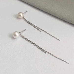 Chain Detail Freshwater Pearl Earrings, Natural High Quailty Cultured Freshwater Pearl, Modern Minimalist Design Gift, Yellow Gold Earrings