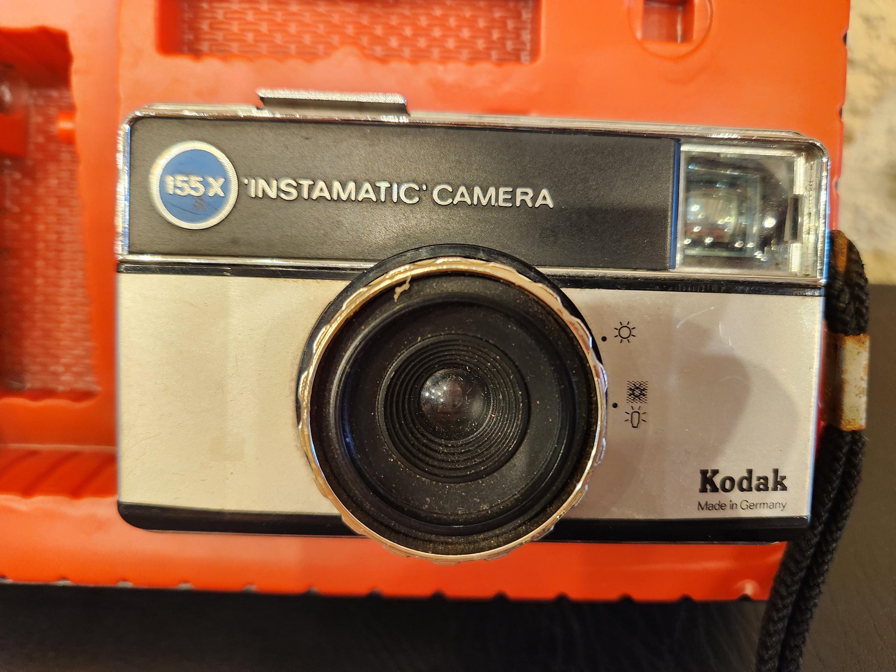 Appareil Photo Vintage Kodak Instamatic 155X - Années 80 - Flash Intégré - Fabriqué En France