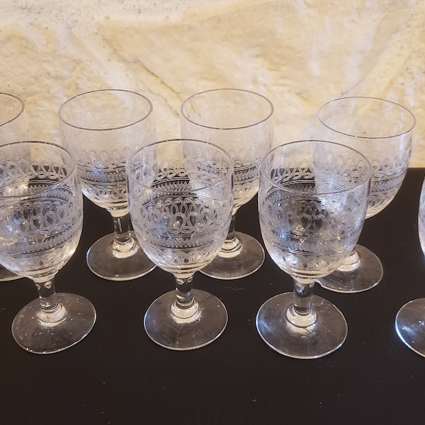 8 anciens verres à vin cristal ciselé