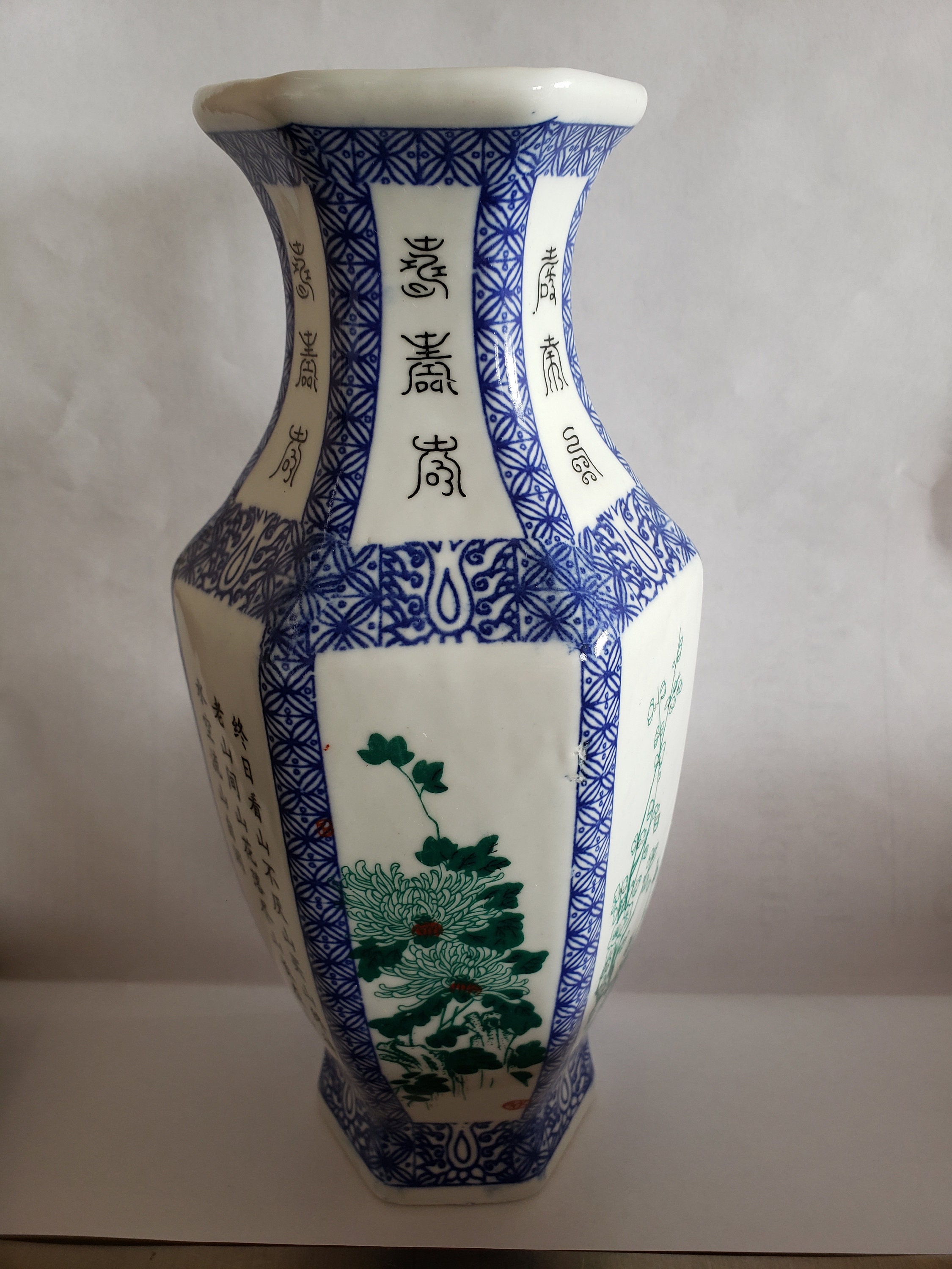 Vase Hexagonal Chinois Signature Bleue