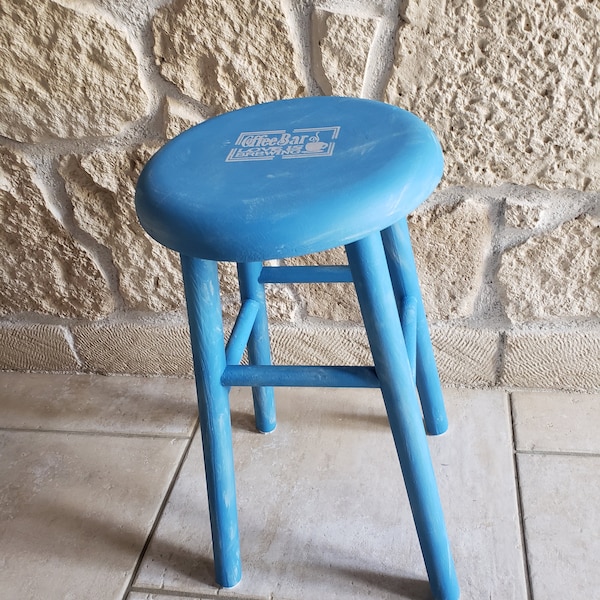 Ancien tabouret en bois relooké