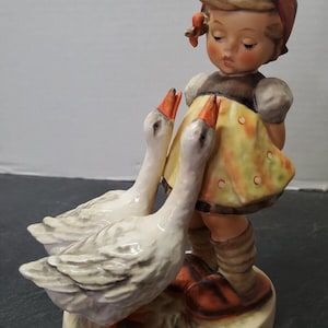 free shipping 1966 Goebel Hummel West Germany porcelain figurine GOOSE GIRL GEESE #47/11, 8” excellent condition