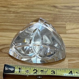SHIPS Free Waterford Ireland, TRINITY KNOT Irish crystal 3.5 wide x2” high paperweight signed   excellent condition