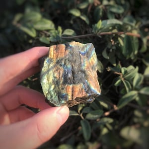 Raw Labradorite Stone - Rough Spectrolite Crystal Minerals Chunks -Root Chakra Healing Crystal Gemstone -(140g/5oz | 2.5&quot;-3&quot;)