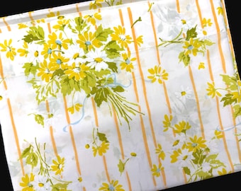 Vintage Bed Sheet, Full Flat, Mixed Bouquet Floral Print, Flowers, JP Stevens Utica, 1970s Bedding