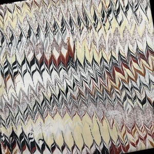 Pościel w stylu vintage, wzór marmurkowy przypominający strony książki, Marbles Ltd Martex, płaska, pościel w odcieniach ziemi z lat 70.