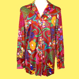Blusa vintage de los años 70, camisa disco Flower Power para mujer, nailon magenta con estampado floral moderno, Liberty House Hawaii