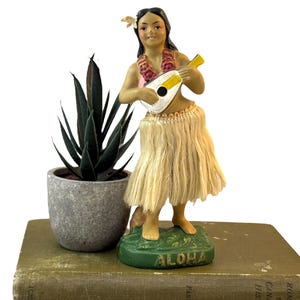 Vintage Hula Girl Nodder, Chalkware Plaster Bobble, ALOHA Hawaii Dashboard Dancer Souvenir, Mid Century Hawaiian Tiki Decor, Made in Japan