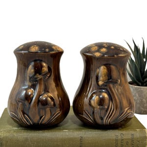 Vintage Mushroom Salt and Pepper Shakers, Arnel&#39;s Ceramic Hobbiest Pieces, Dark Brown Drip Glaze, 1970&#39;s Kitschy Decor