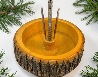 Vintage Walnuss-Gericht, rustikale Holznuss-Servierschale, Live Edge Bark, gedrechseltes Holz, Nussknacker, Picker