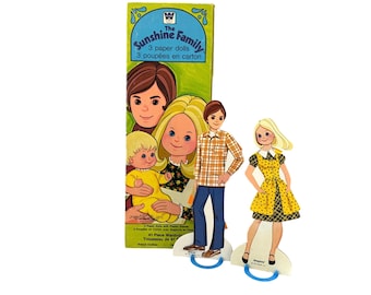 Vintage Sunshine Family Papierpuppenset, Mattel 1970er Groovy Kleidung, 9,5 "Pappausschnitte mit Ständer