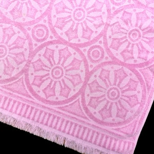 Vintage Towel, 1970&#39;s Pink Sculpted Cut Pile Terry, Plush Bath Size, Starburst Medallions, Bathroom Accessory