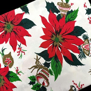 Nappe de Noël vintage, poinsettias kitsch du milieu du siècle, cloches, ornements, linge de table rectangulaire, décoration de fête des fêtes